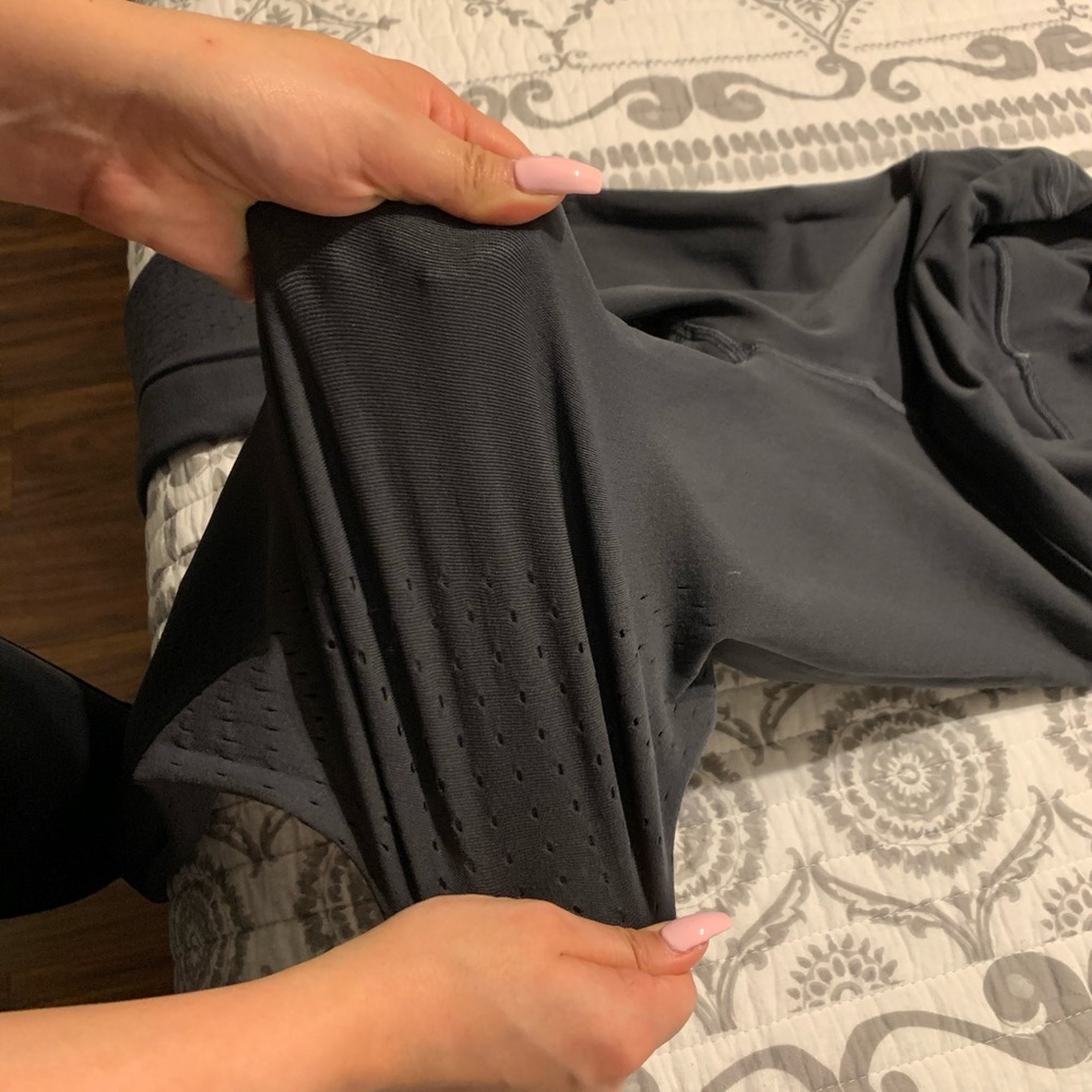 Lululemon dark gray leggings 😻